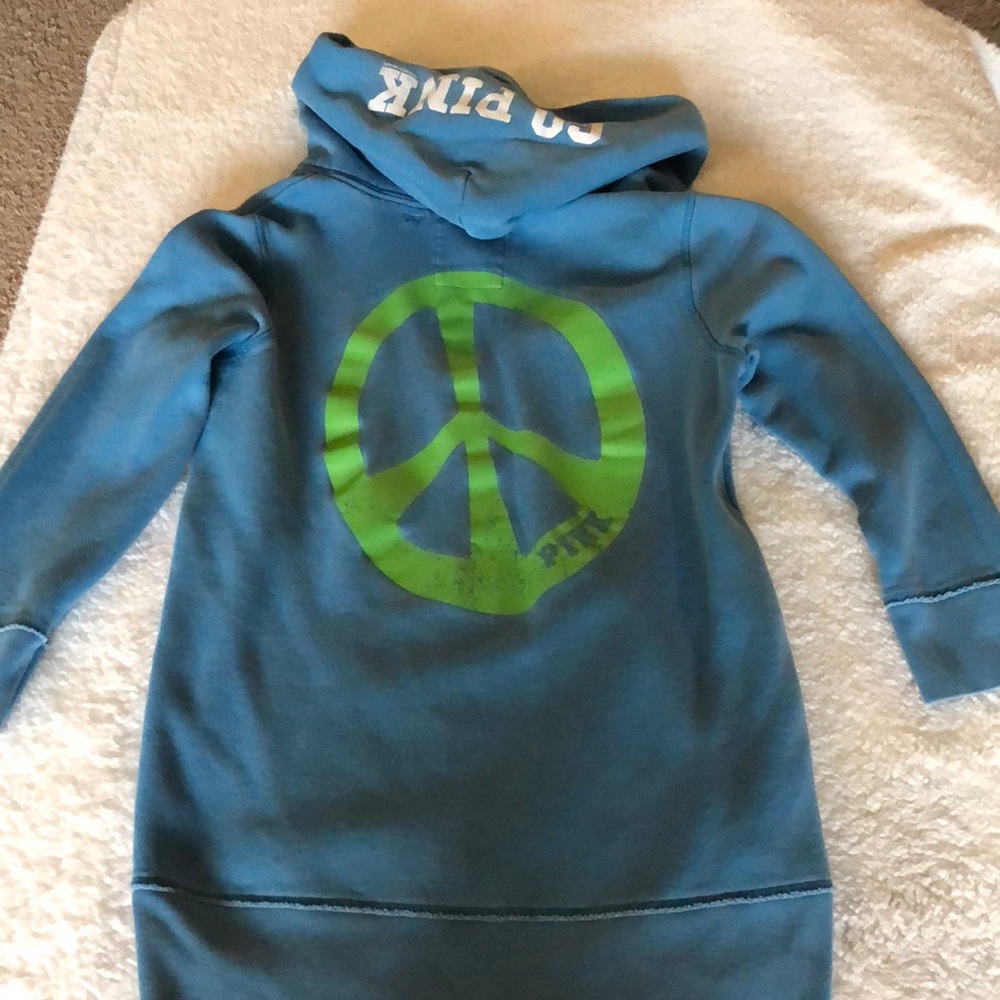 VS pink hoodie